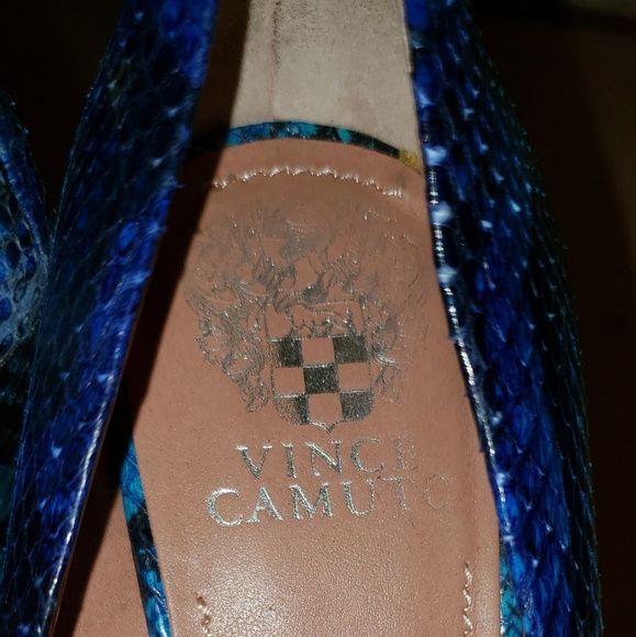 Vince Camuto Blue Snakeskin and leather pumps - Picture 2 of 8